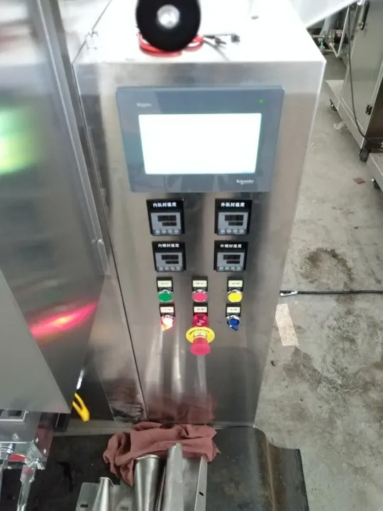 KEFAI Abiadura Handiko Ketchup Enbalatzeko Makinaren xehetasuna - kontrol panela